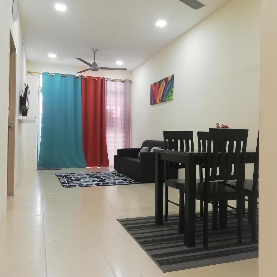 Neesa Homestay Bukit Gambang-Muslim Exterior foto